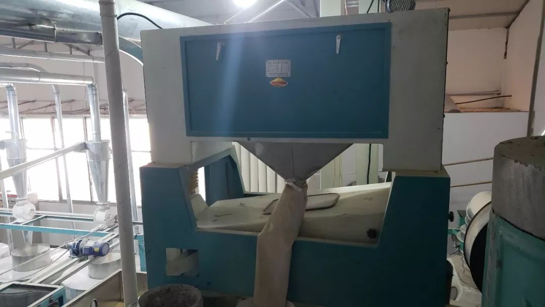 面粉石磨机器_面粉石磨机是用的电机吗_石磨面粉机