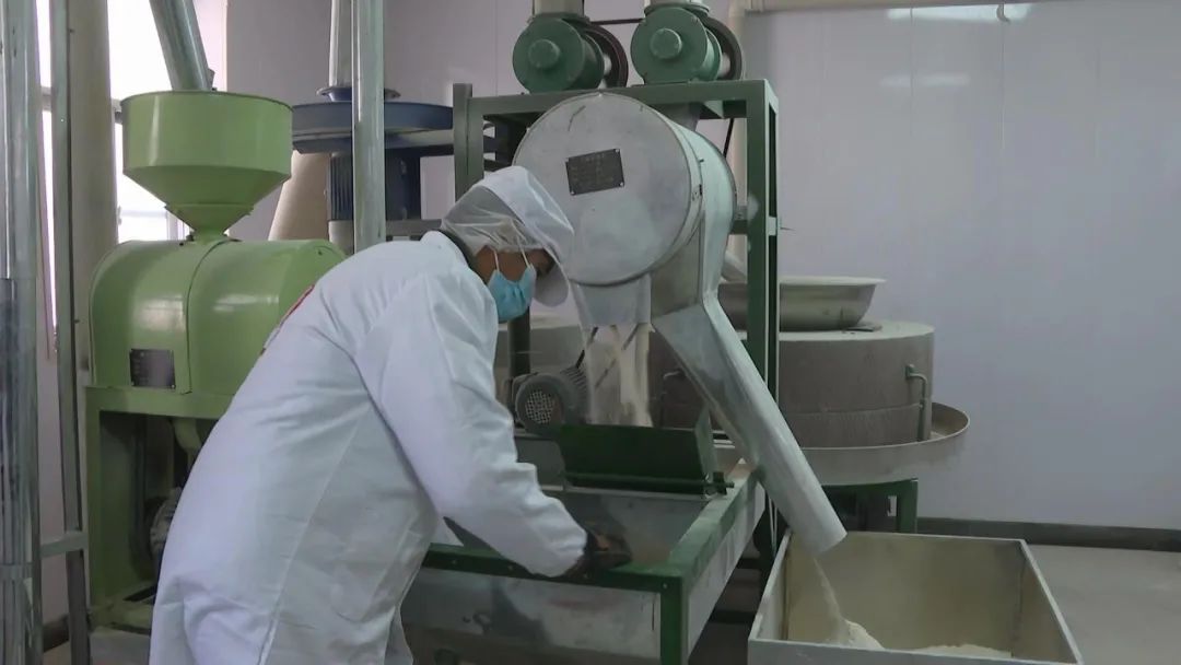 石磨面粉机_面粉石磨机是用的电机吗_面粉石磨机厂家哪家最好